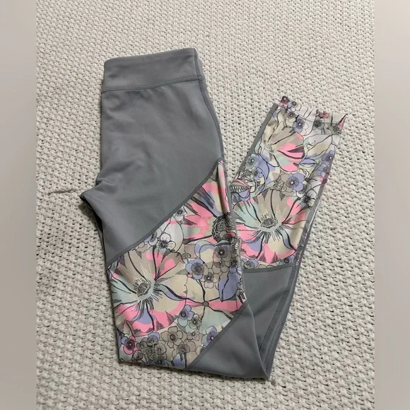 Nike Girls' One Energy‎ Dri-FIT Gray Mushroom
Print Tight Fit Legging KIDS XL - Picture 6 of 8